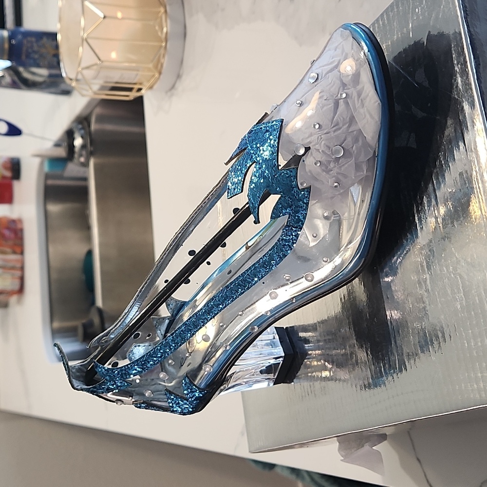 Ellie ice princes 2" clear and blue slippers